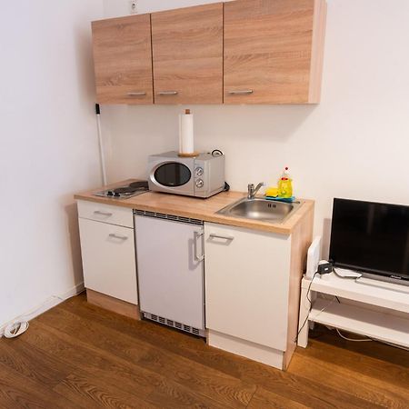 Vienna City Apartments - Metro 1160 Виена Екстериор снимка