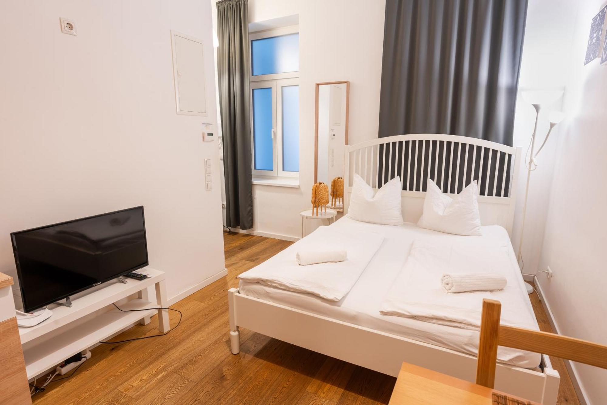 Vienna City Apartments - Metro 1160 Виена Екстериор снимка