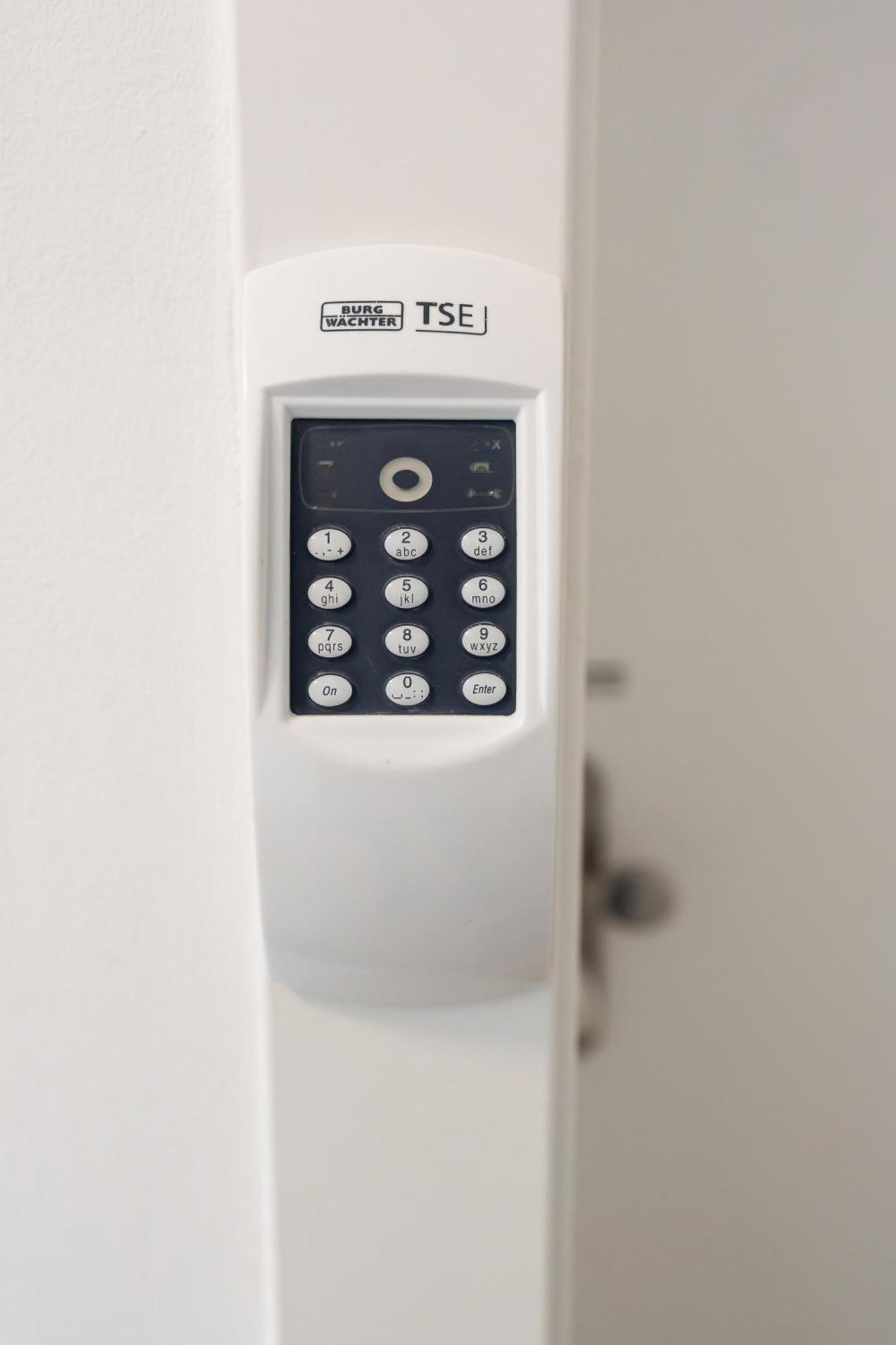 Vienna City Apartments - Metro 1160 Виена Екстериор снимка