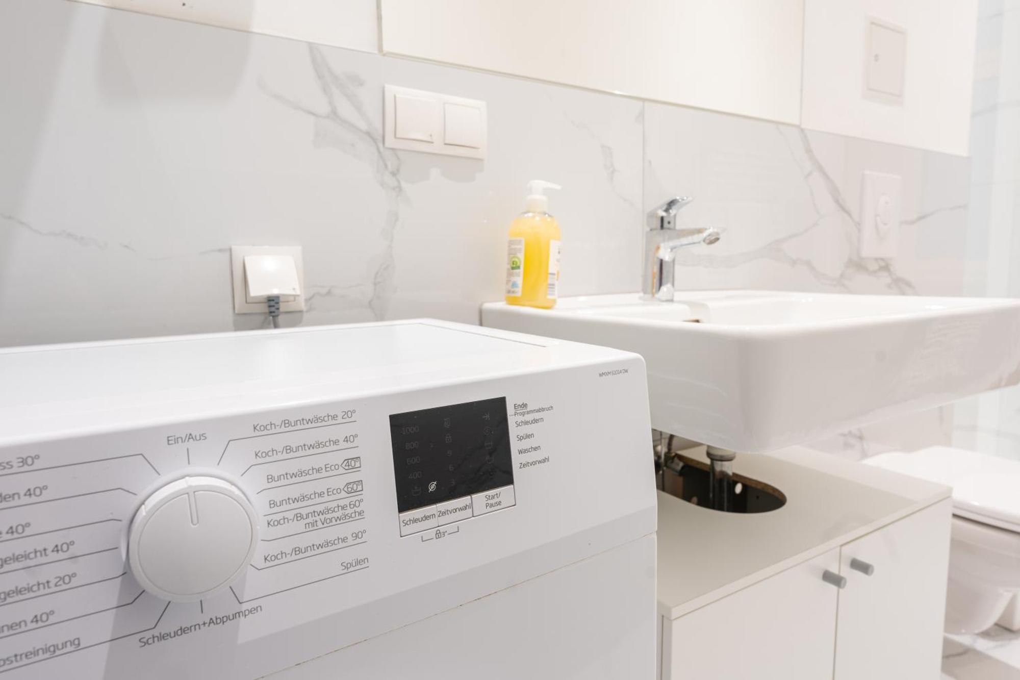 Vienna City Apartments - Metro 1160 Виена Екстериор снимка