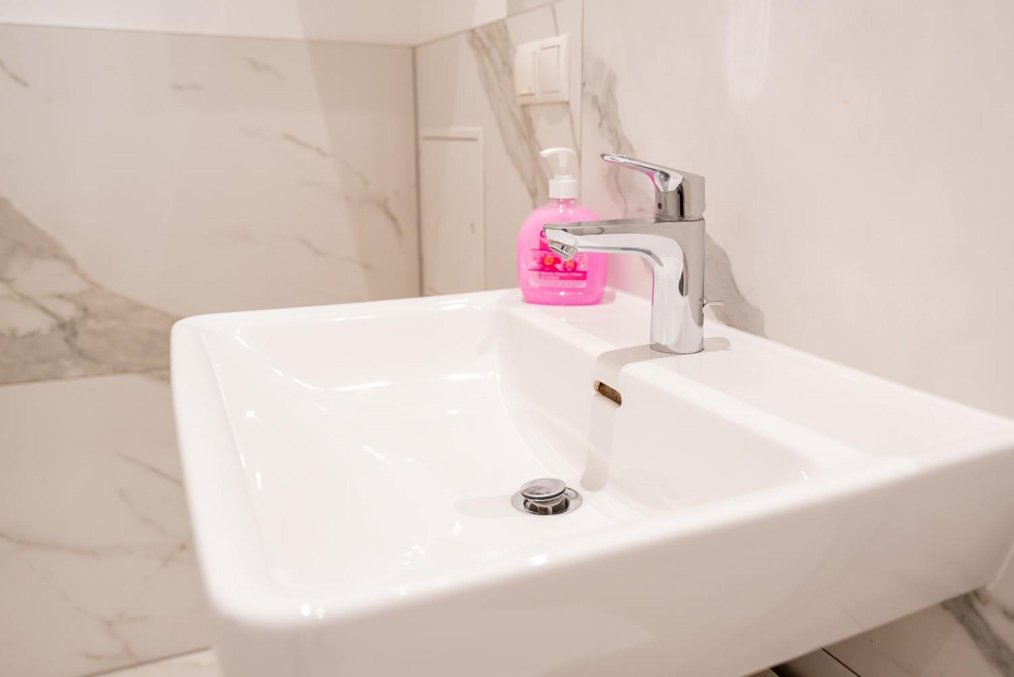 Vienna City Apartments - Metro 1160 Виена Екстериор снимка