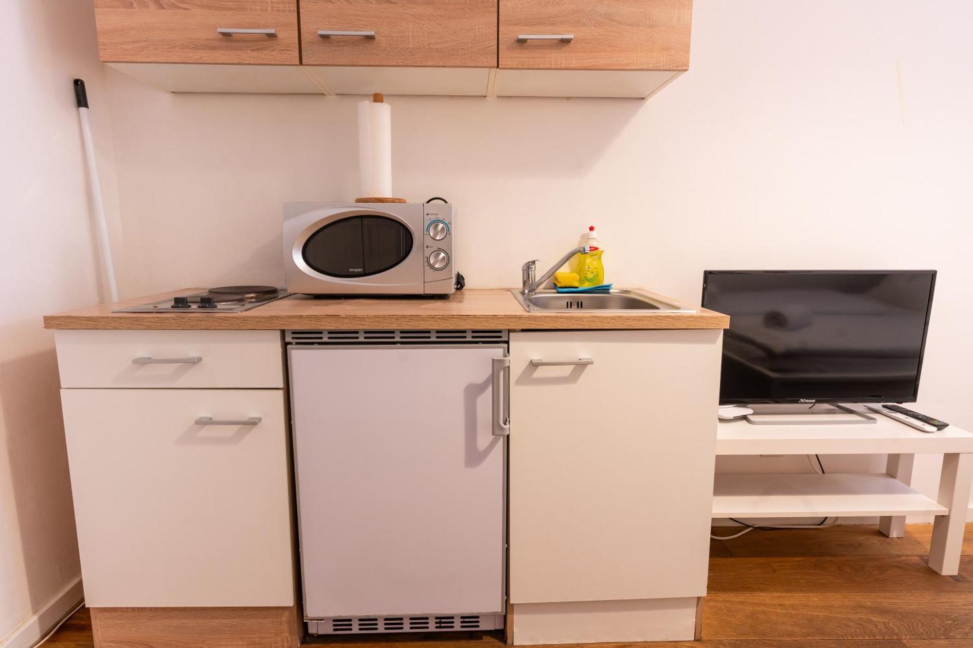 Vienna City Apartments - Metro 1160 Виена Екстериор снимка