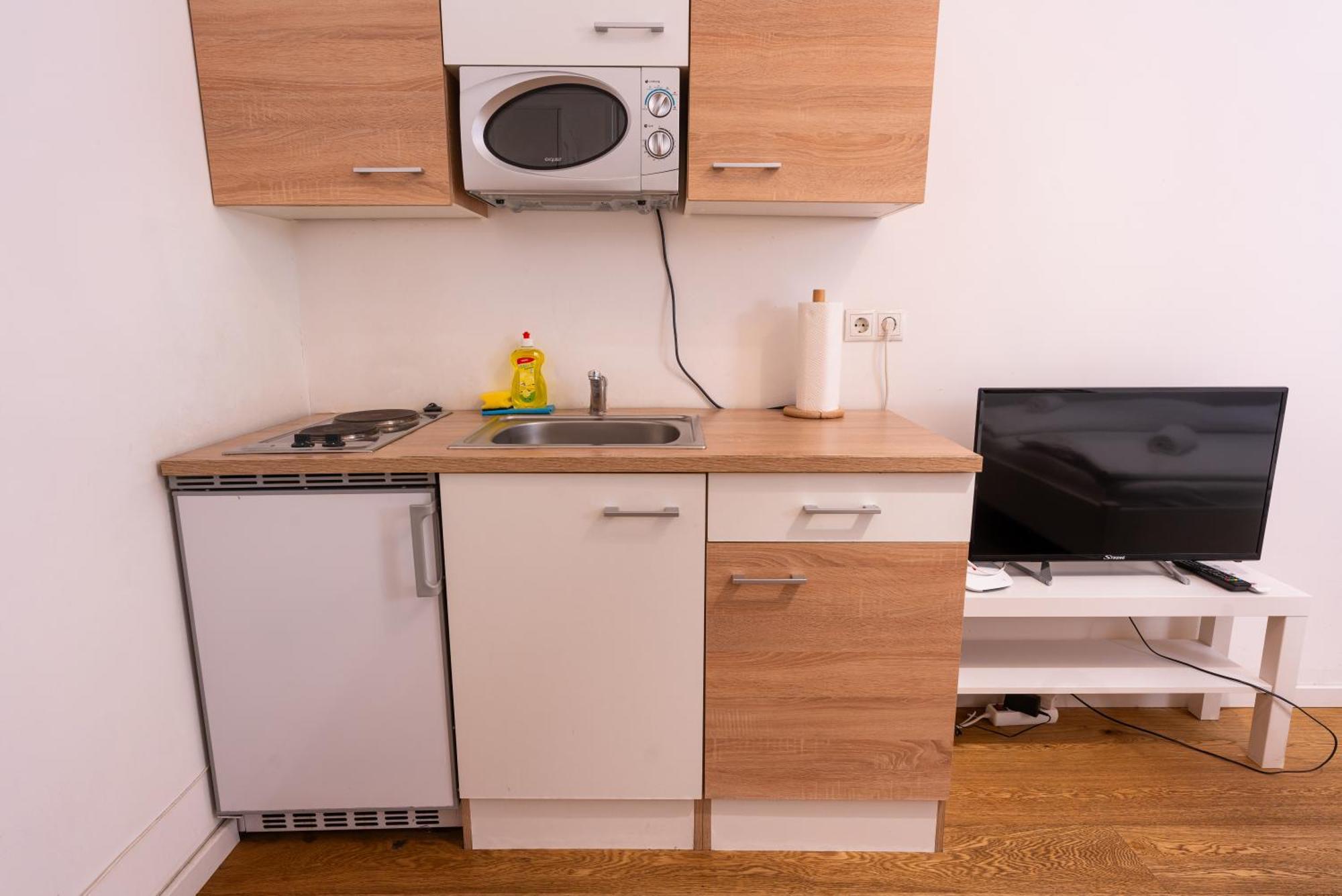 Vienna City Apartments - Metro 1160 Виена Екстериор снимка